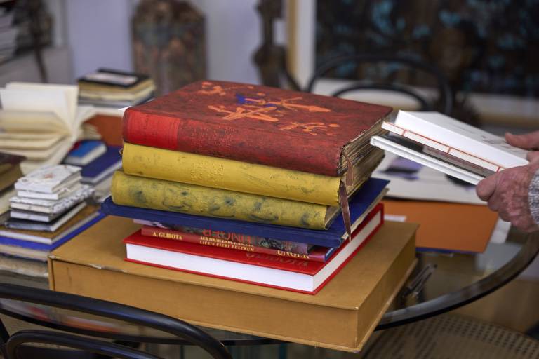 Empilement de carnets dans l'atelier d'Unger 