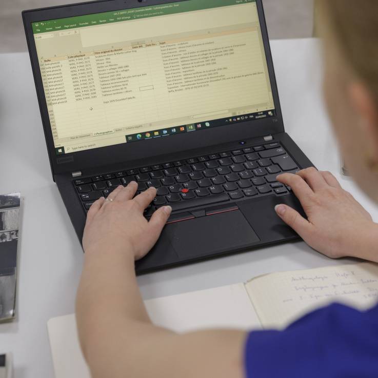 Chaque fonds est inventorié électroniquement avant sa conservation.